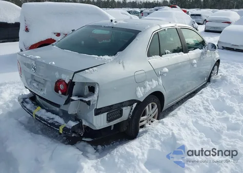 2009 Volkswagen Jetta Tdi z USA, uszkodzony, nr VIN 3VWAL81K39M121011